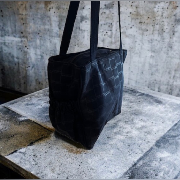 Laura Ashley diaper bag black stamped Laura Ashley everywhere with 2 pockets - Picture 2 of 16